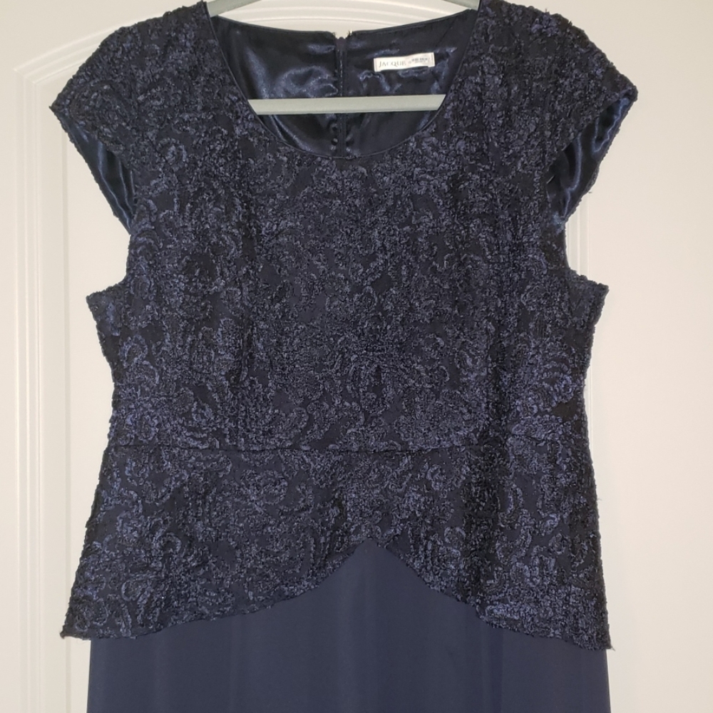 Dress - Picture 2 of 4